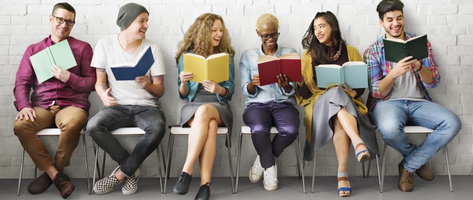 "Students Youth Adult Reading Education Knowledge Concept" von Rawpixel.com © Rawpixel.com – Fotolia